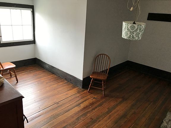 Upstairs room facing drivewa