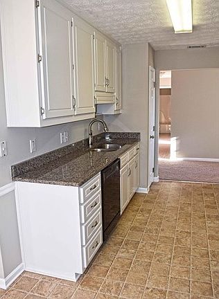 5th image of 851 Riverwood Dr