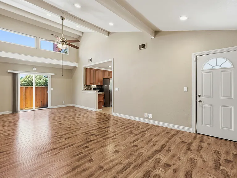 325 Goshen Ct — Photo 13
