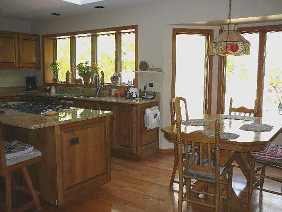 Open Kitchen Hardwood, Granite & SS Appliances