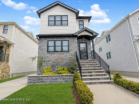 2nd image of 243 Robinson Ave