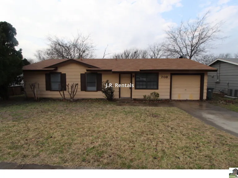 703 Traci Dr — Photo 11