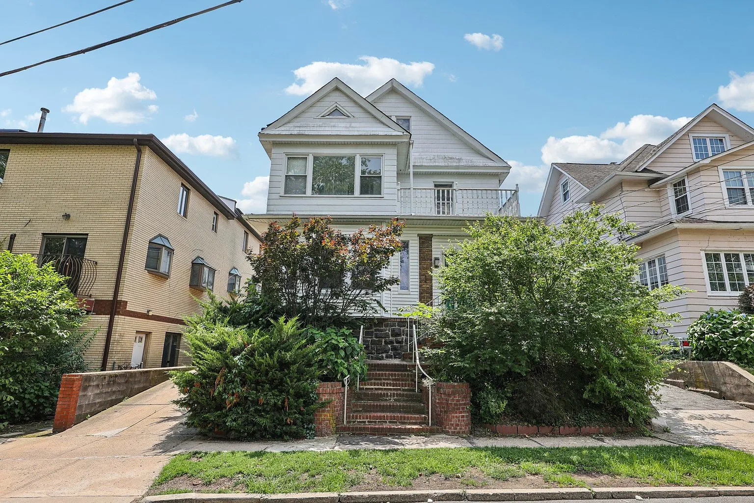 5 77th St photo 1