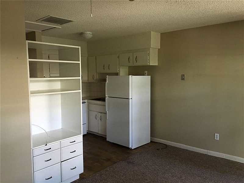 1st image of 810 SE 18th St