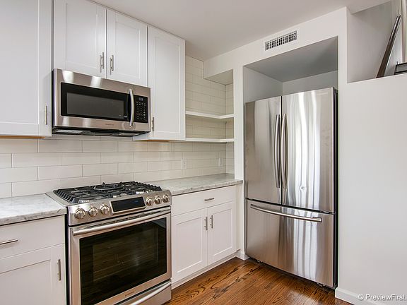 3rd image of 4746 Terrace Dr