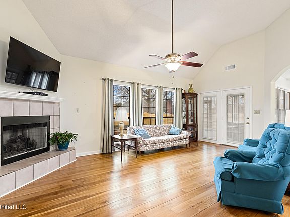 4th image of 10141 Fox Chase Dr