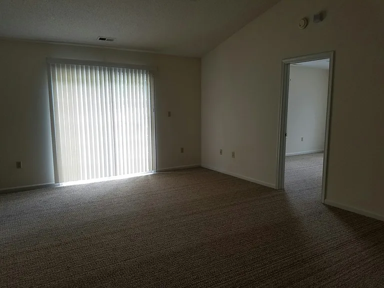 108 Sutton Dr — Photo 3