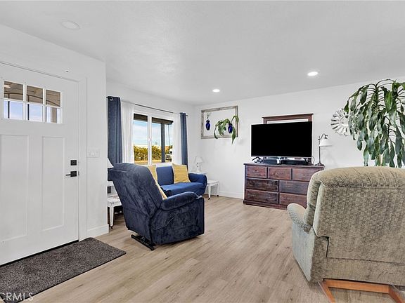5th image of 15109 Anacapa Rd