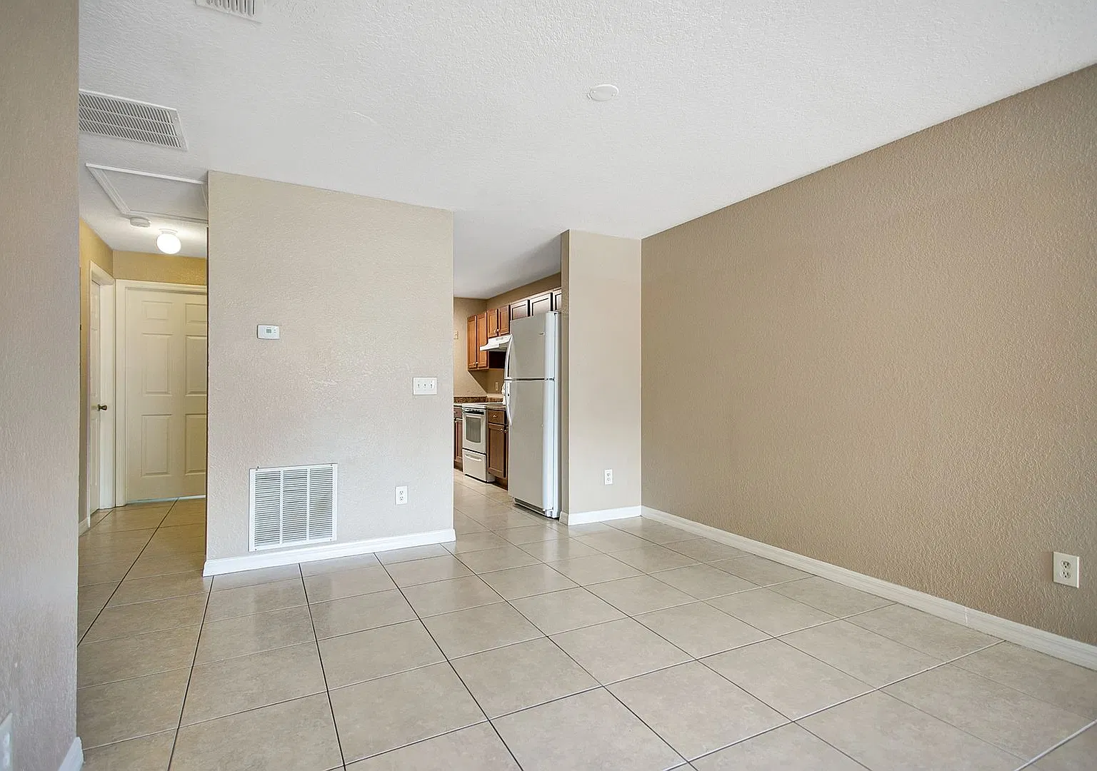 3 BR / 2 BA Oviedo Duplex With Fenced Yard — Photo 4