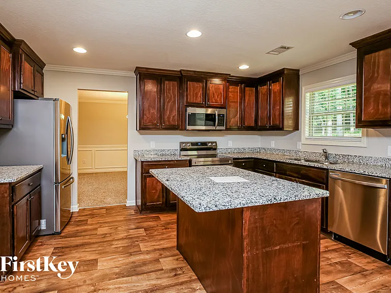 611 Peachtree Rd — Photo 5