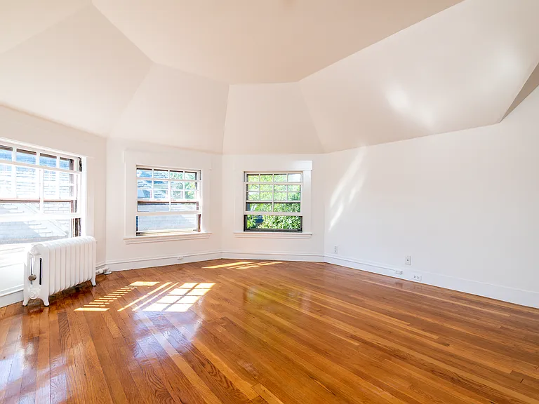 bedroom before curtains