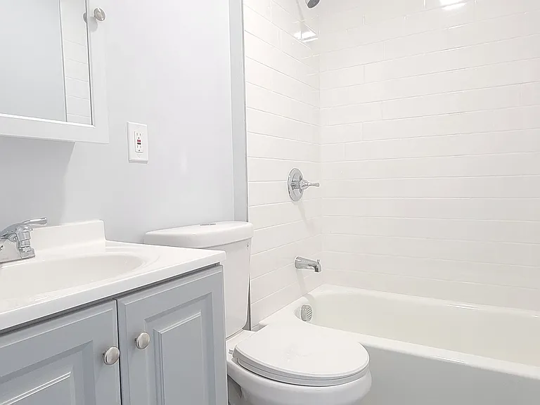 Full bath number 1