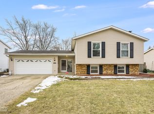 2258 Durham Dr, Wheaton, IL