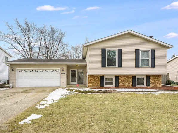 2258 Durham Dr, Wheaton, IL 60189