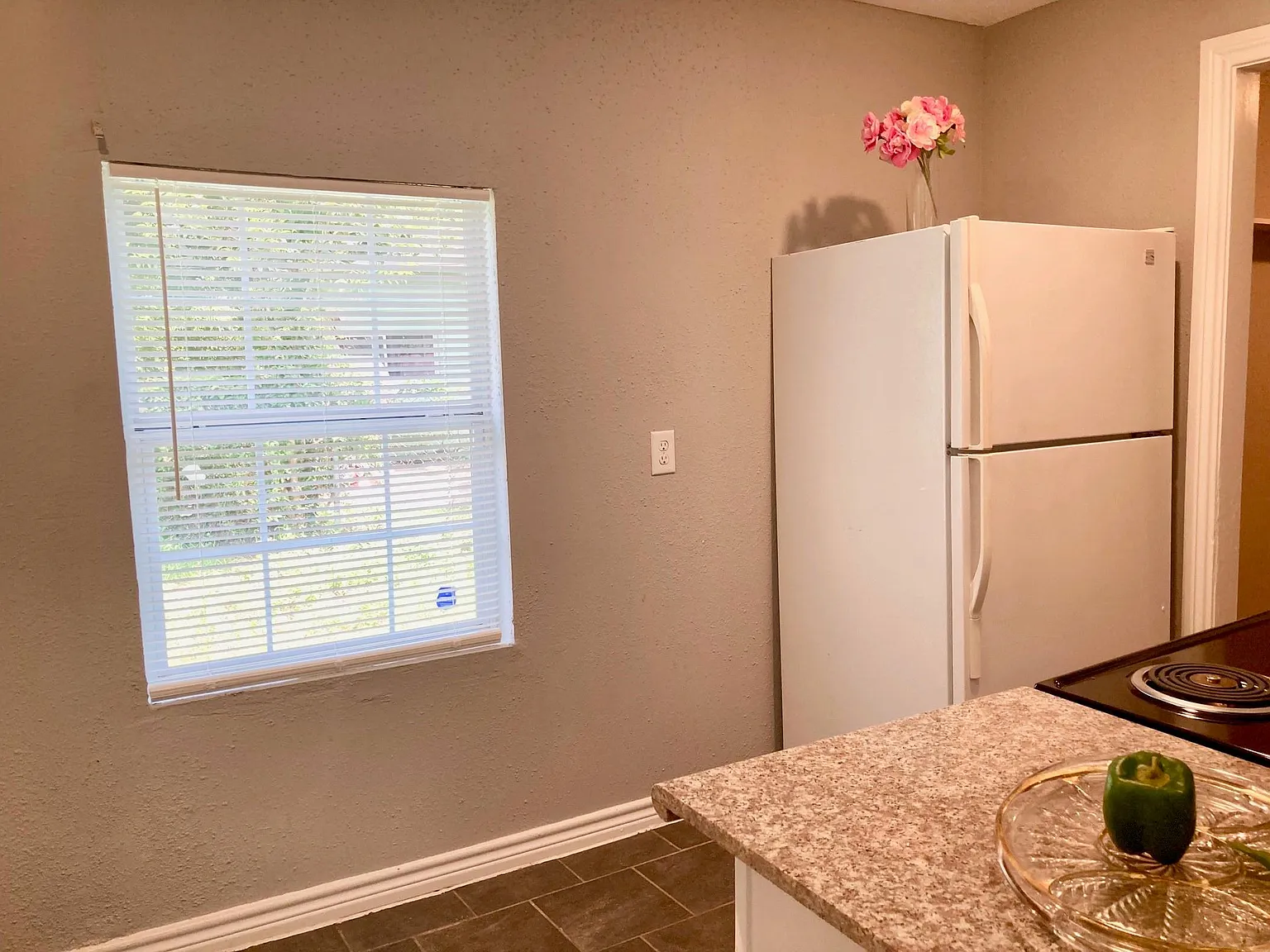 3 bed, 1.0 bath, 1056 sqft, $1,495 — Photo 4