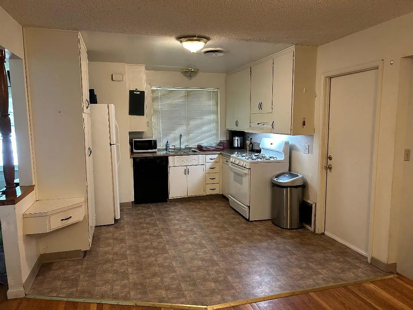 Adorable 3/2 Central Sacramento! Please Read Entire Ad For Viewings! — Photo 3