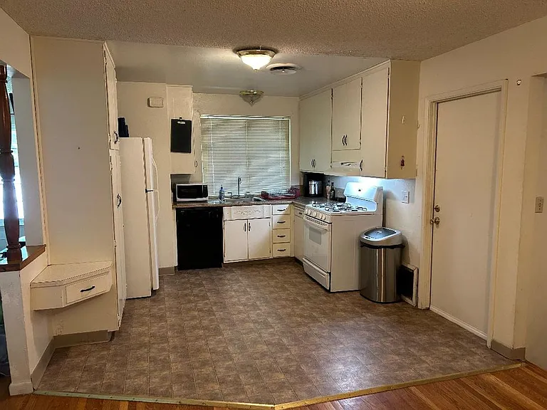 10018 Cirrus Way — Photo 3
