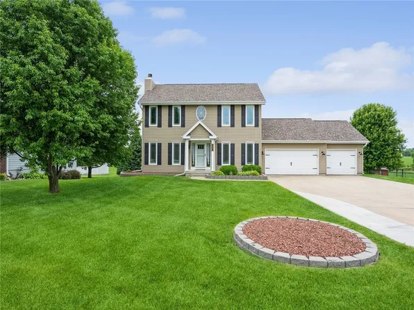 330 NE 72nd St, Pleasant Hill, IA 50327