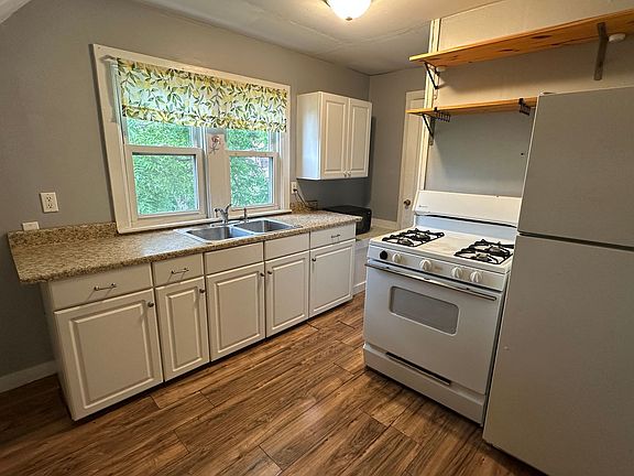 4th image of 453 Barth Ave SE APT 2