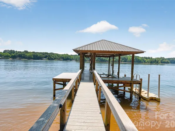 3225 Lake Pointe Dr, Belmont, NC 28012