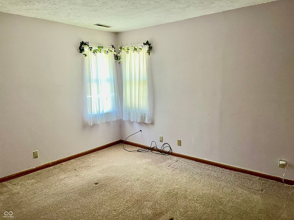 2nd image of 8356 Banyan Ln