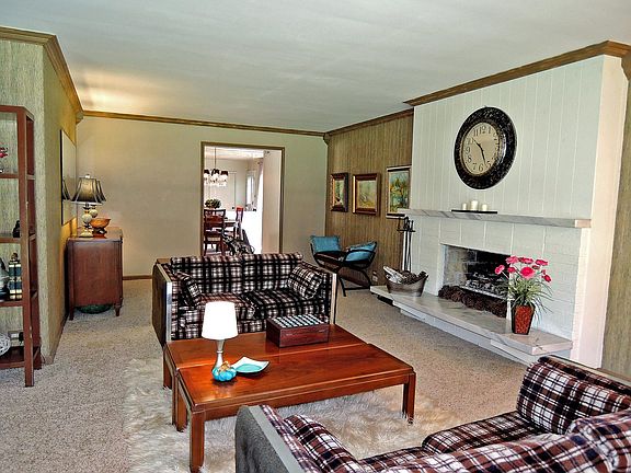 3rd image of 22W780 Hackberry Dr