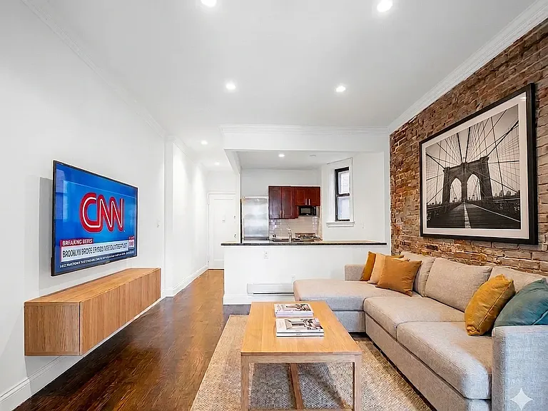 344 E 55th St #2D — Photo 1