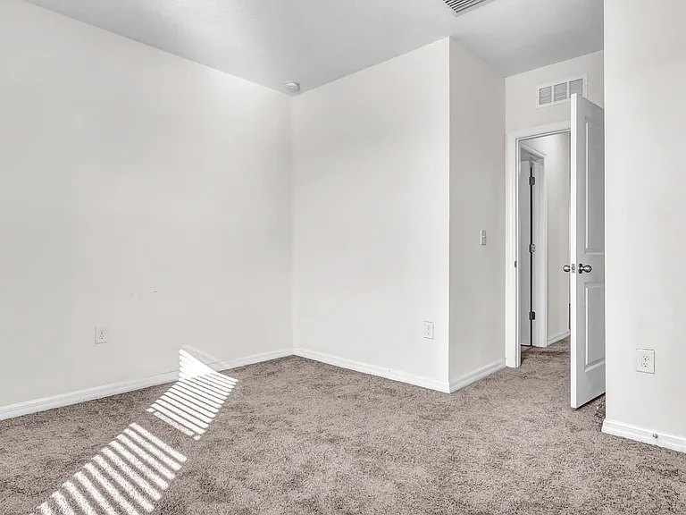 3097 Suncoast Plains Dr — Photo 32