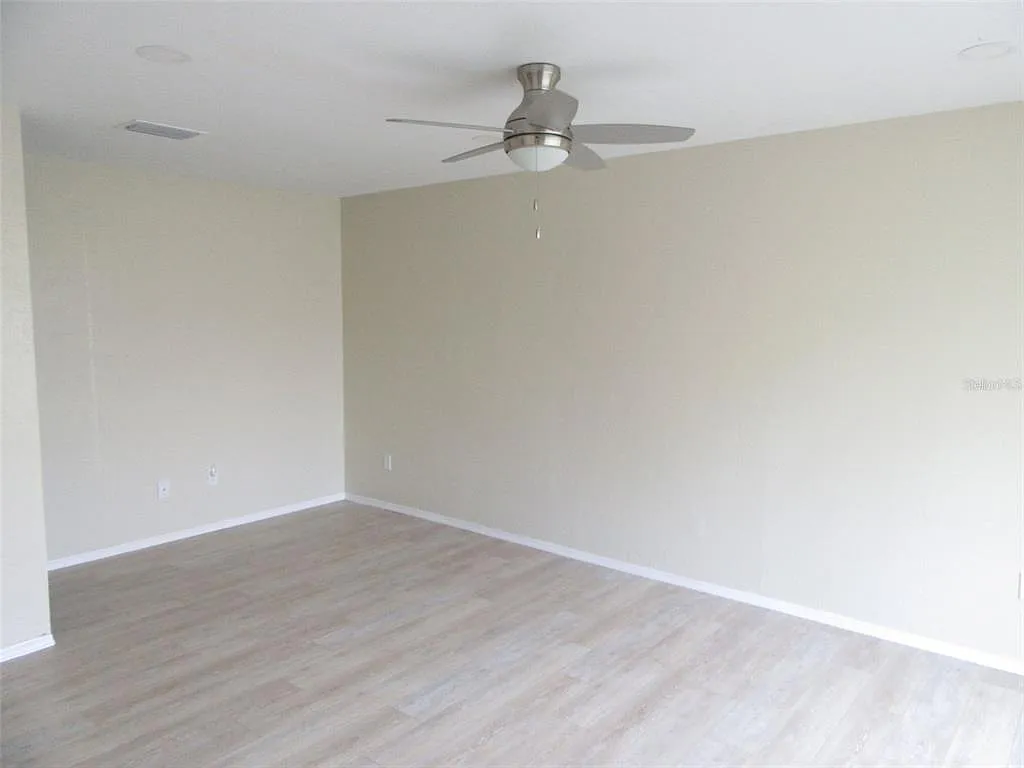 3 bed, 2.0 bath, 1067 sqft, $1,600 — Photo 3