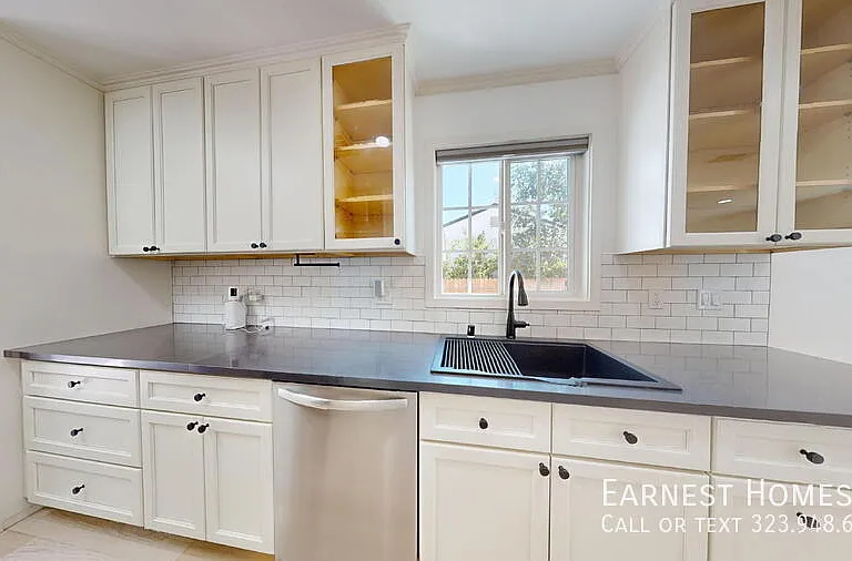 5844 Vesper Ave — Photo 7