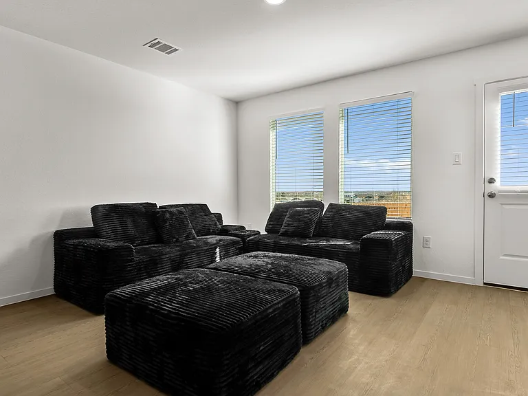 1527 Tiptop Mdw — Photo 7
