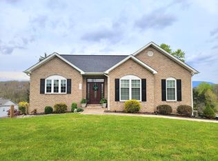 1611 Country Club Rd, Troutville, VA 24175