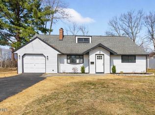35 Knob Hill Road, Loudonville, NY
