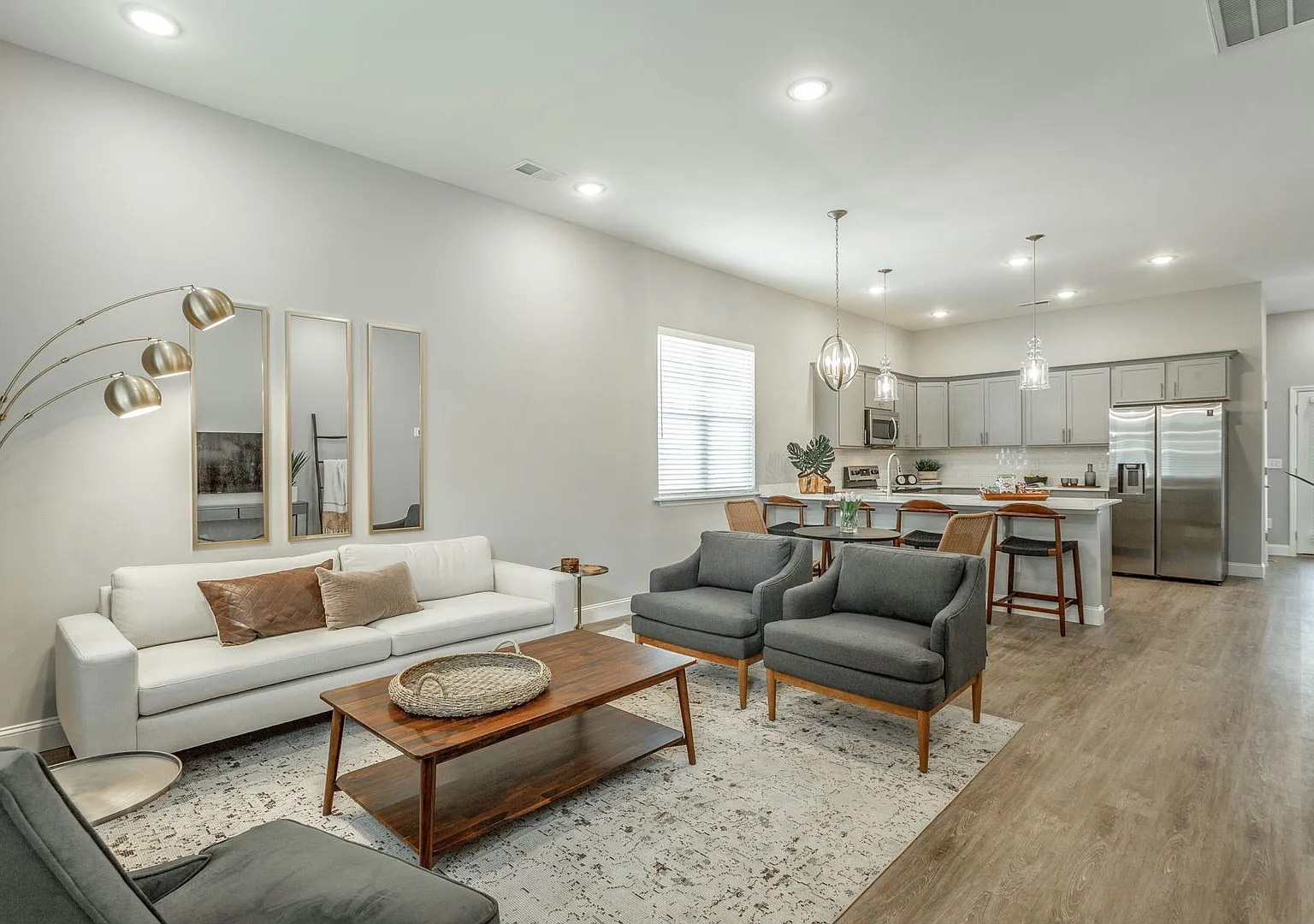 Modern 4 Bedroom Home in Red Bank — Photo 2