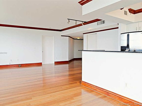 4th image of 1625 Kennedy Cswy APT 607A