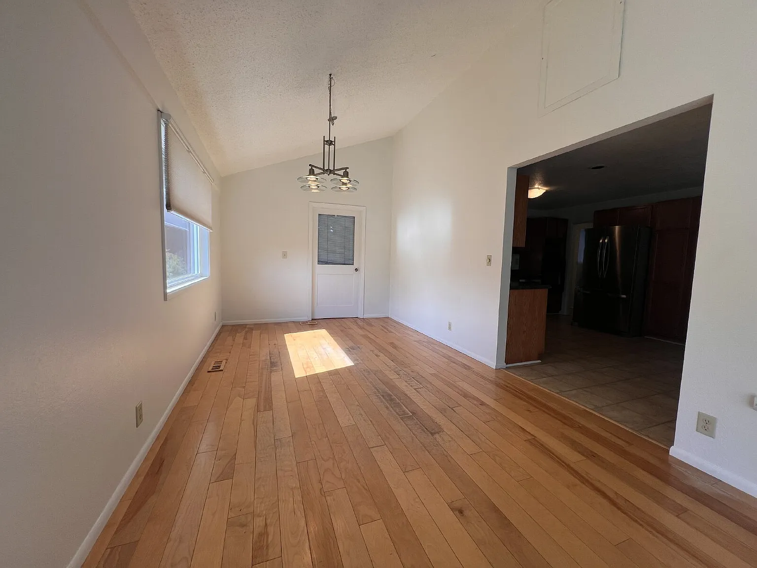 7 bed, 3.0 bath, $4,050 — Photo 3