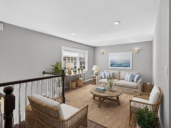 3rd image of 7 Phyllis Dr