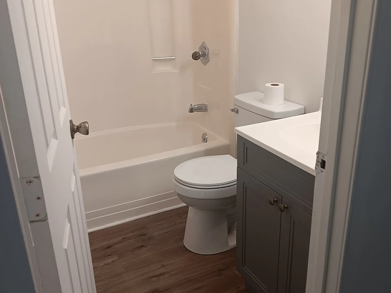 2 bed, 900 sqft, $900 — Photo 4