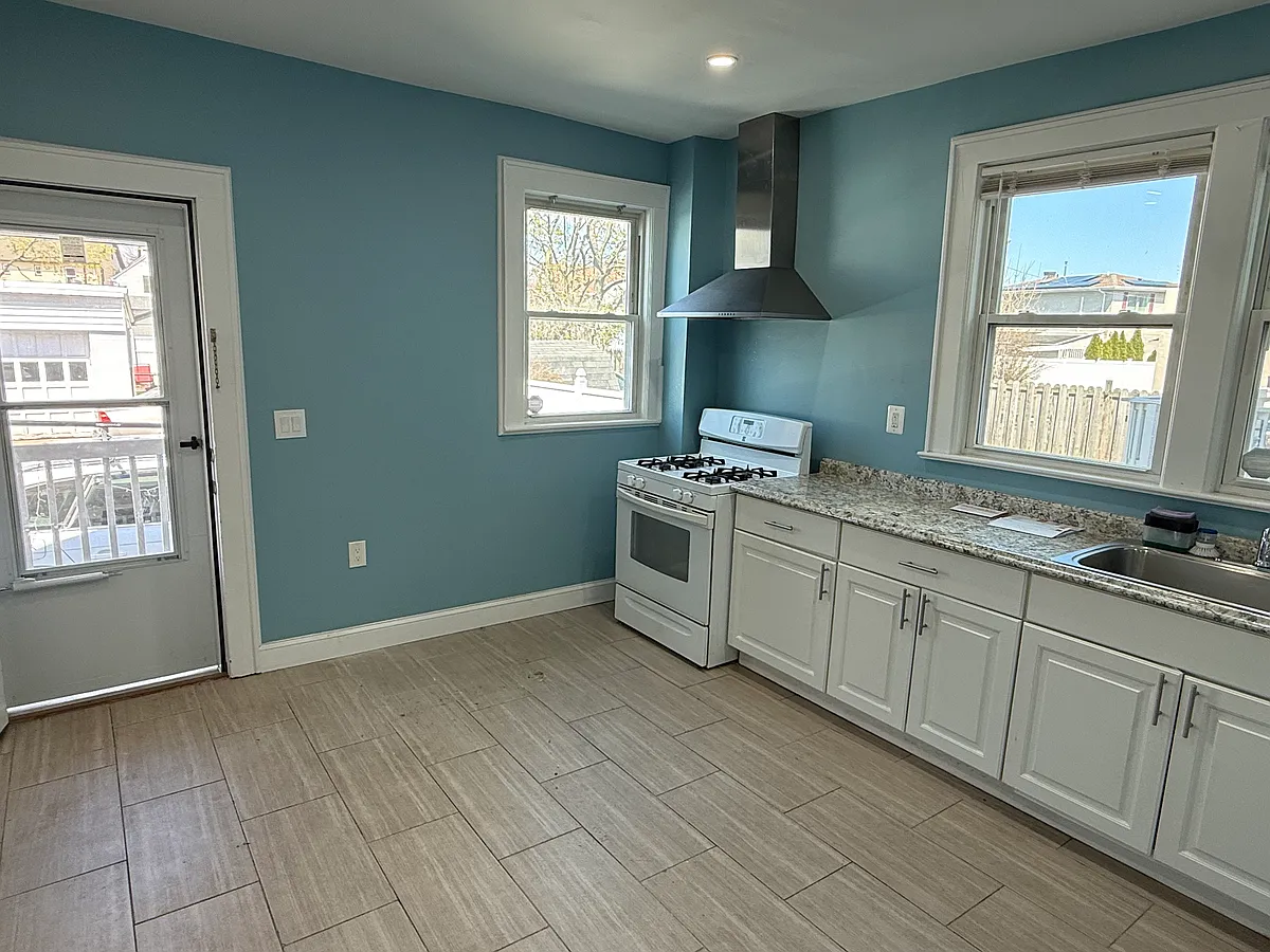 Building Photo - 17 E Somerset St #1A