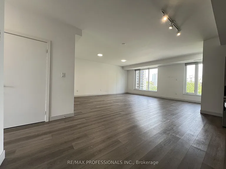 37 Antrim Cres #305 — Photo 9