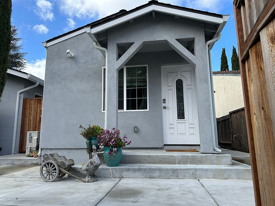 1st image of 2895 Ione Dr #B