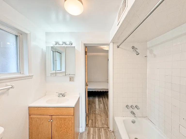 5737 Hobart St #3 — Photo 12