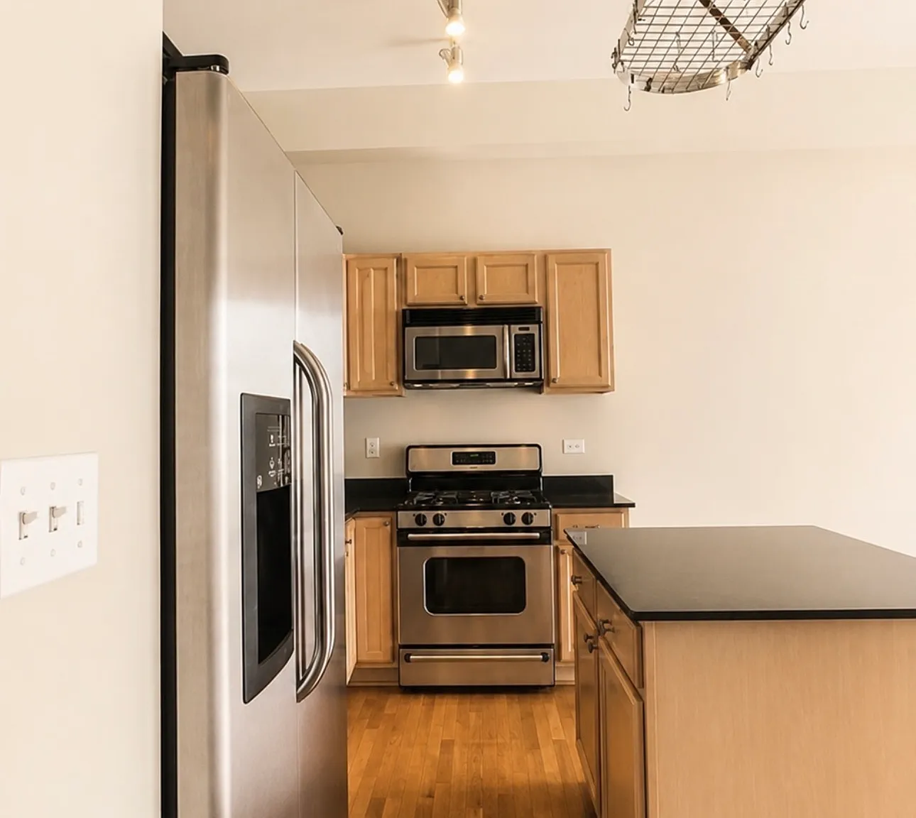 2 bed, 1000 sqft, $2,500 — Photo 4