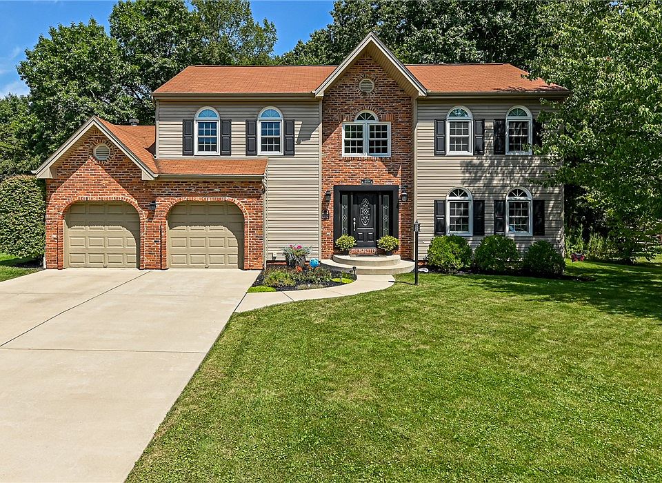 1st image of 130 Woodbine Dr