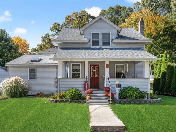 72 Winthrop Ave, West Warwick, RI 02893
