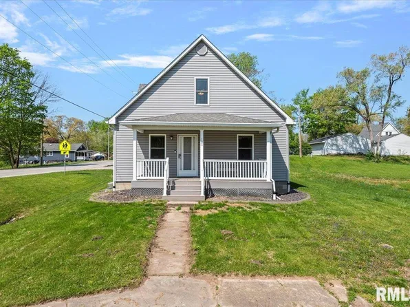 101 N 8th St, Riverton, IL 62561