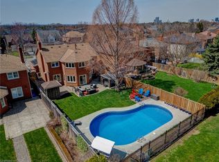 2015 Grosvenor St, Oakville, ON L6H 5A2