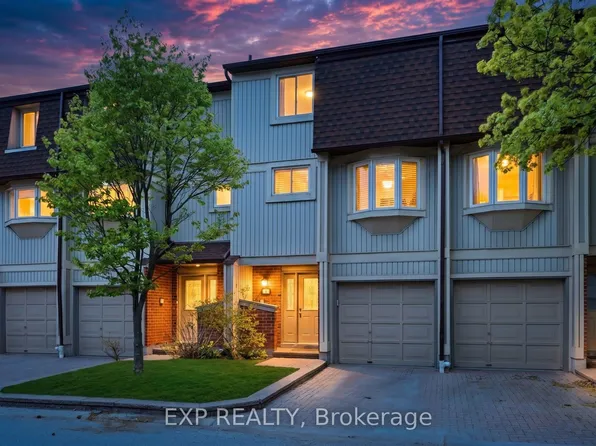 1010 Walden Cir #2, Mississauga, ON L5J 4J9