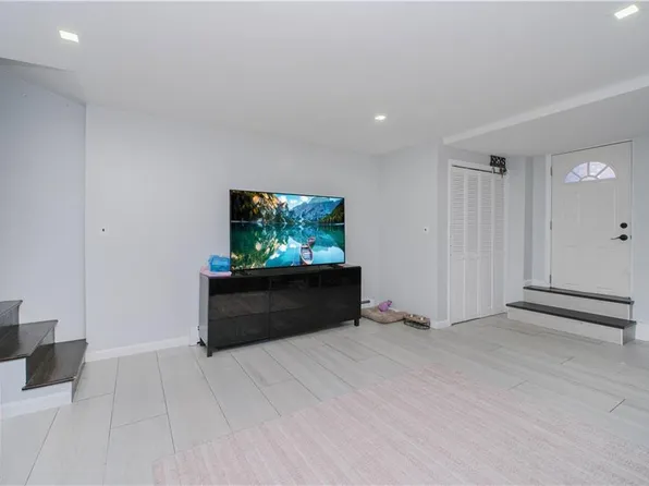 2612 Harway Avenue image 3 of 32