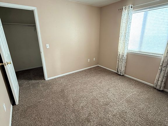5th image of 383 Kathleen Cir